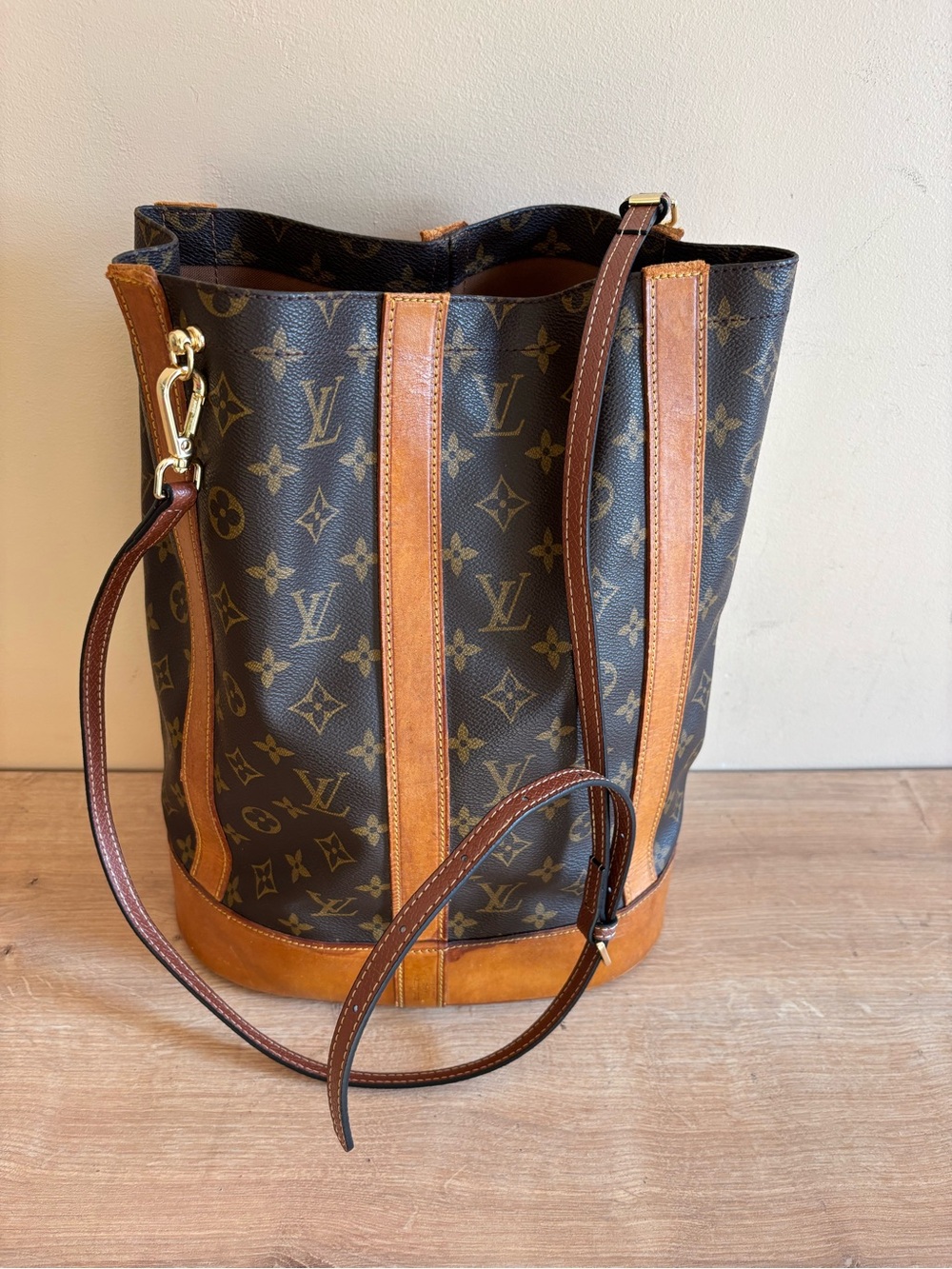 Authentic Louis Vuitton crossbody - Picture 2 of 5